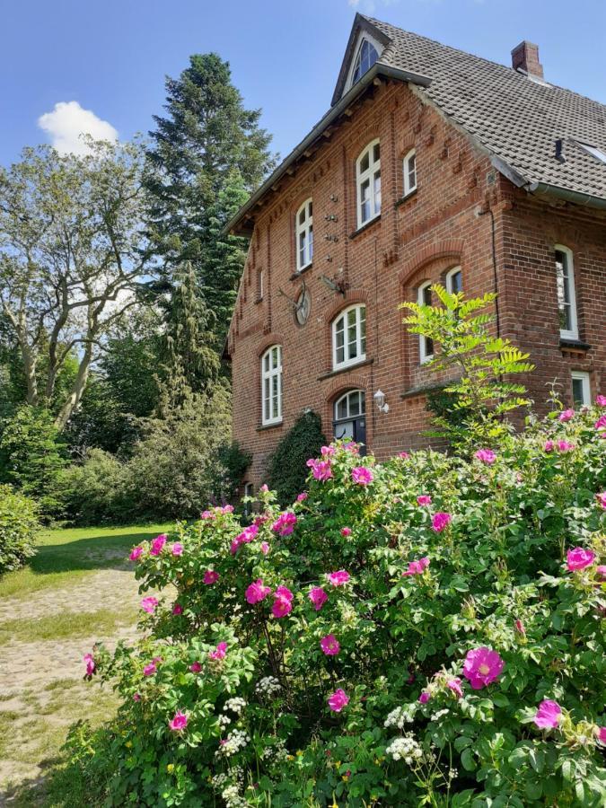 Ferienwohnung ehemalige Revierförsterei uns Lütt Kuhstorf Exterior foto