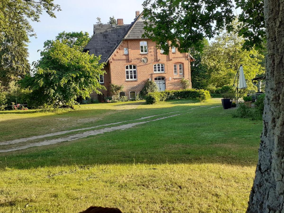 Ferienwohnung ehemalige Revierförsterei uns Lütt Kuhstorf Exterior foto